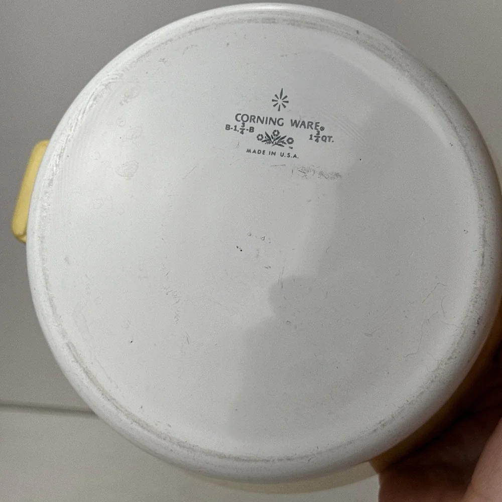 Vintage Corning Ware Yellow Round with Lid Casserole Dish B 1-3/4-B 1.75 Quart